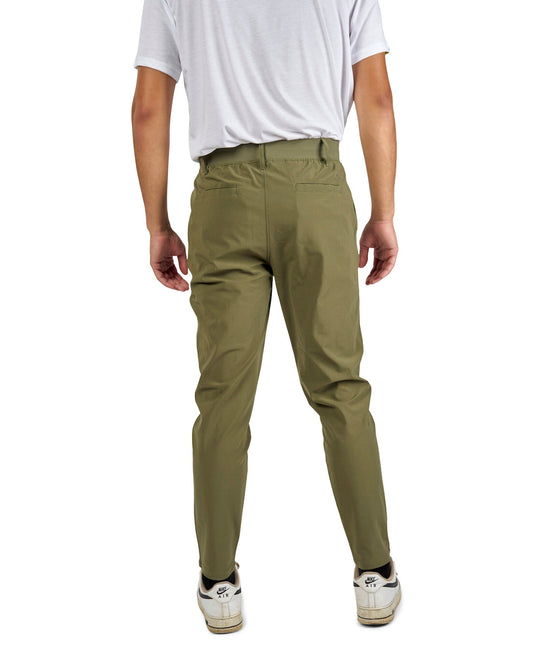 Back of a man wearing army pants with belt loops and two back pockets.